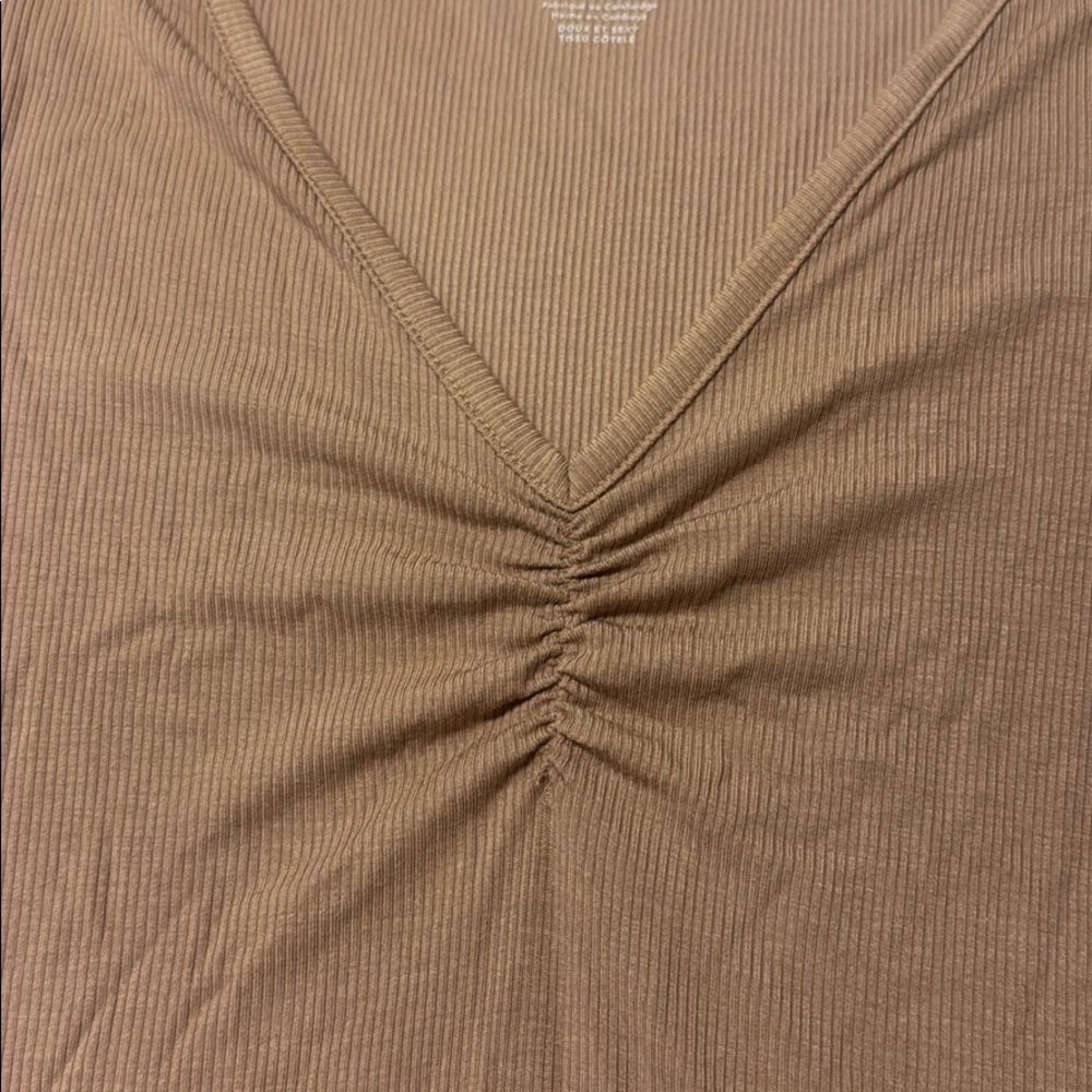 NWT Soft ribbed v-neck shirt - Picture 3 of 4